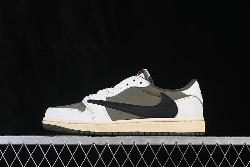 Travis Scott x Air Jordan 1 Low OG AJ1 Reverse Swoosh Low-top Full Grain Leather