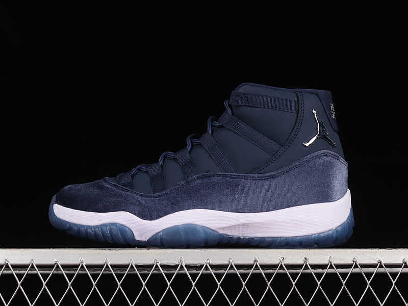 AR0715-441 04.jpeg Air Jordan 11 Velvet Midnight Navy