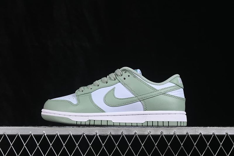 Nike SB Dunk Low Light Green