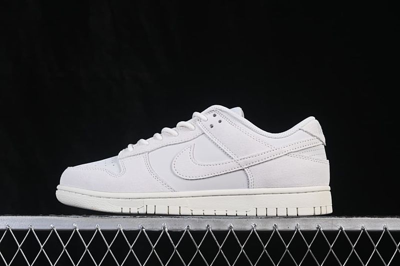 Nike SB Dunk Low Suede White