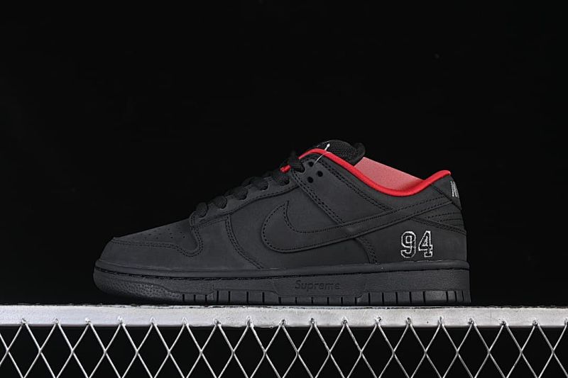 Supreme xSB Dunk Low