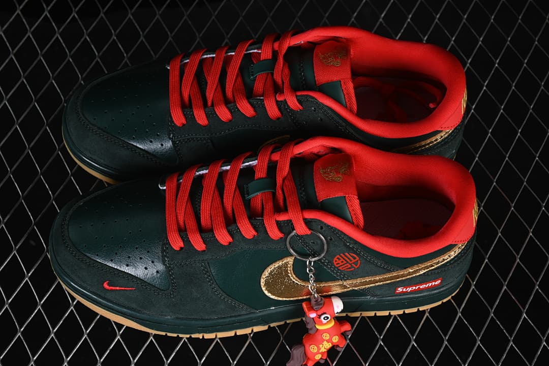 SB Dunk Low Year of the Horse Pine Green/Gold