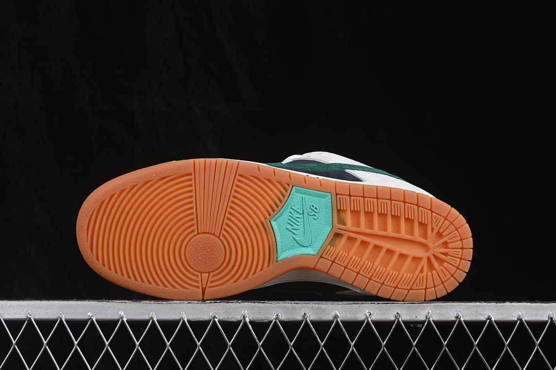 SB Dunk Low Suede Grey Gum