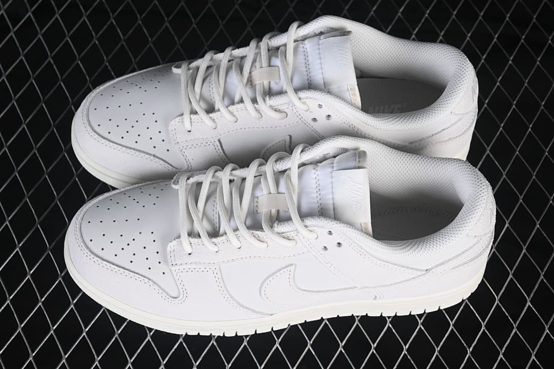 Nike SB Dunk Low Suede White