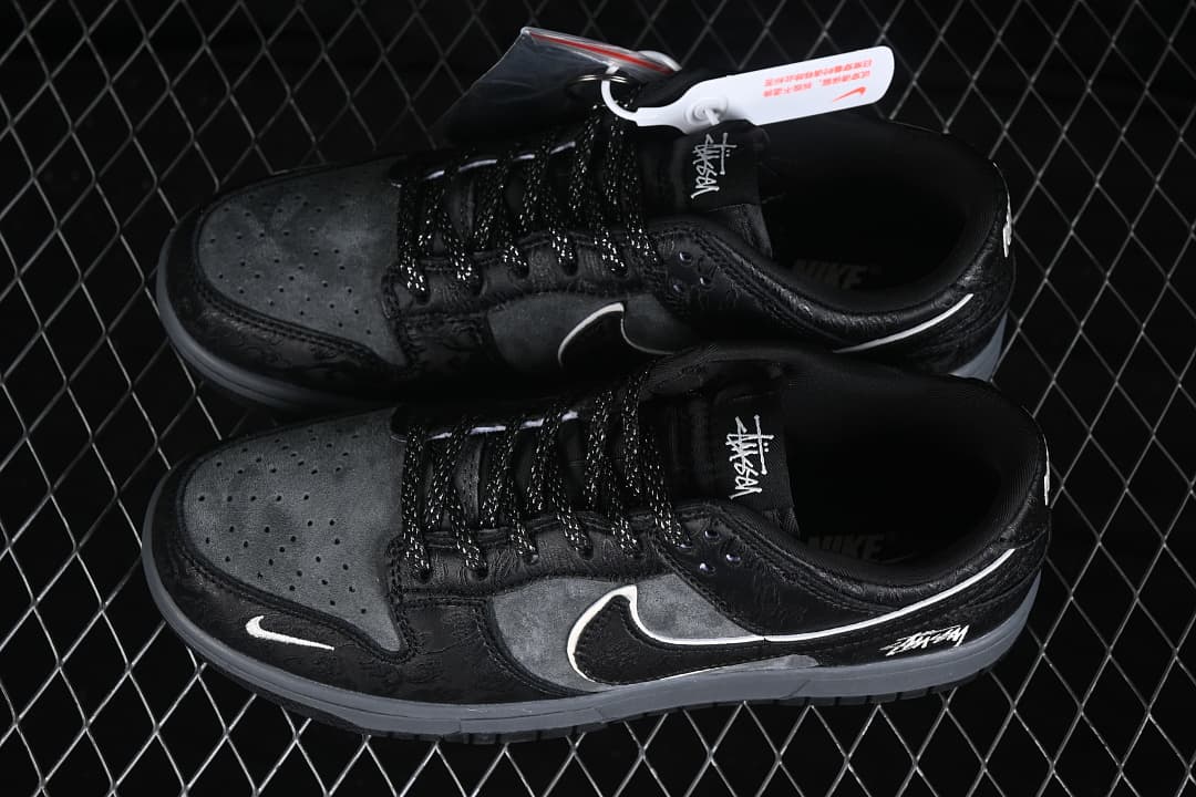 Nike SB Dunk Low Year of the Horse Black