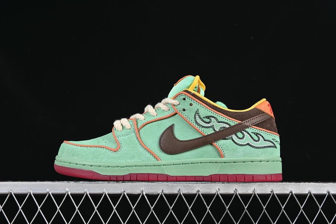 SB Dunk Low