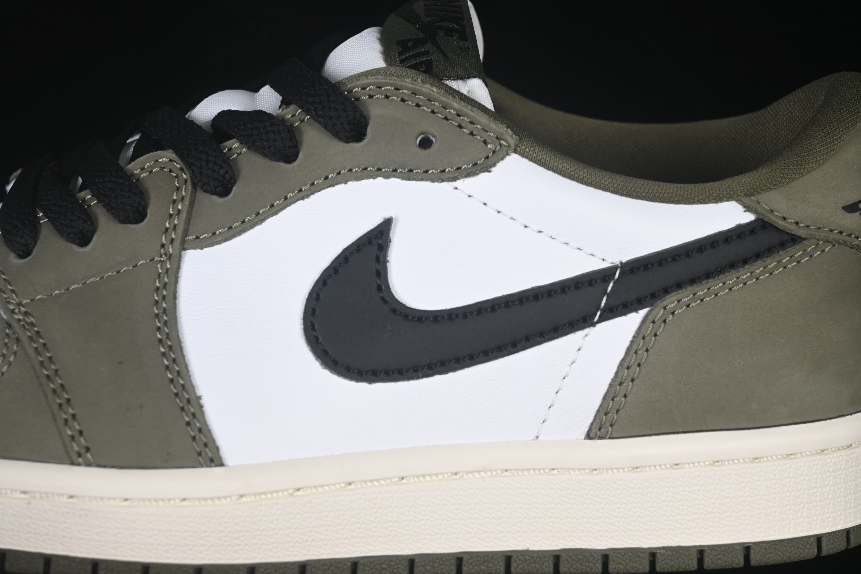 Air Jordan 1 Low OG Medium Olive