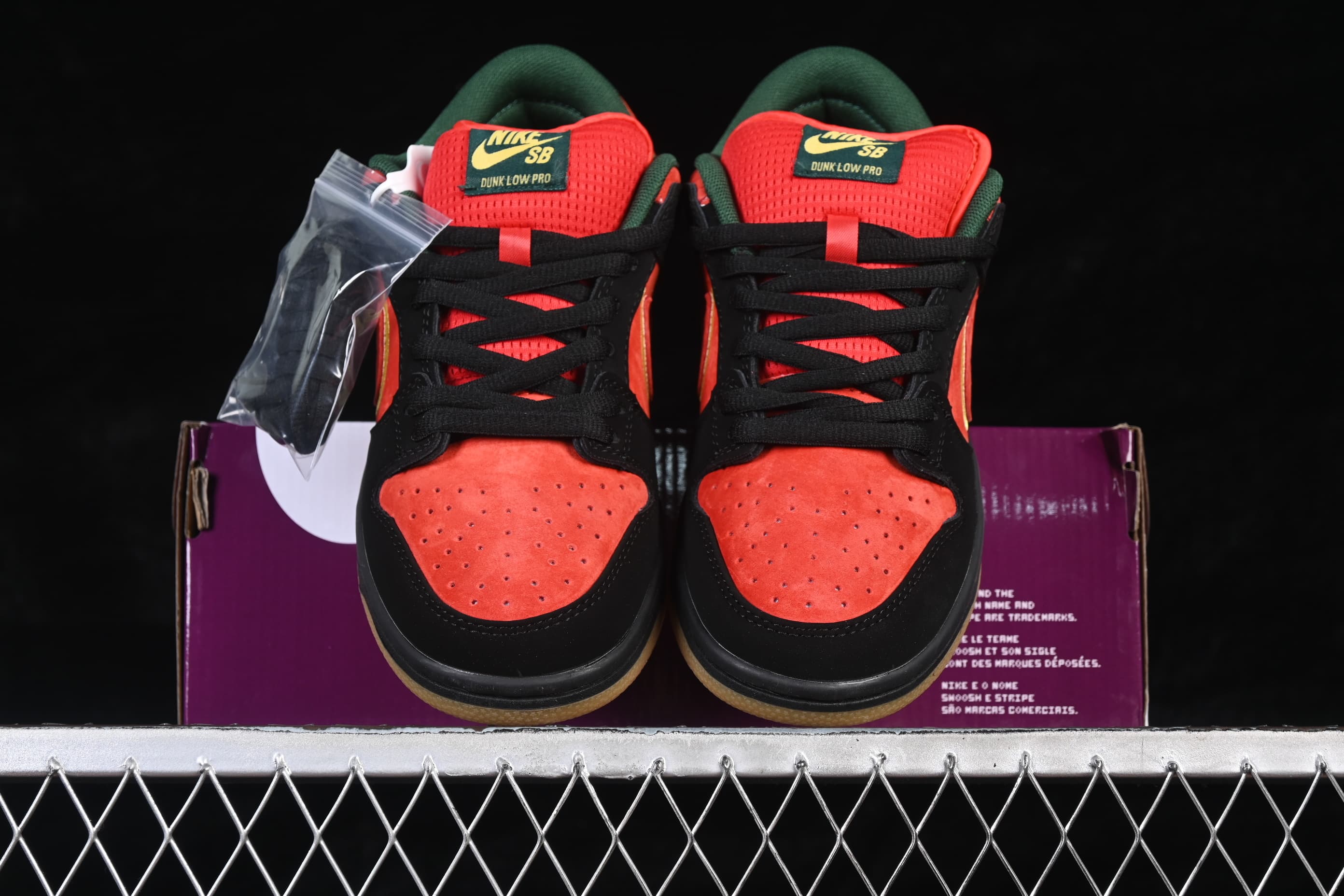 SB Dunk Low Bloodline SB Low-top Casual Skate Shoes