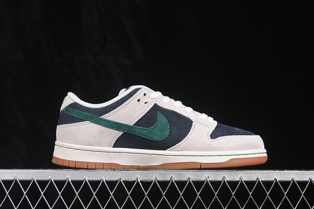 SB Dunk Low Suede Grey Gum