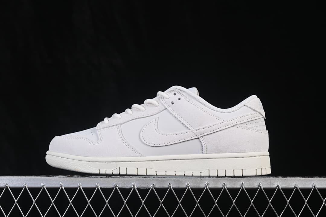 Nike SB Dunk Low Suede White