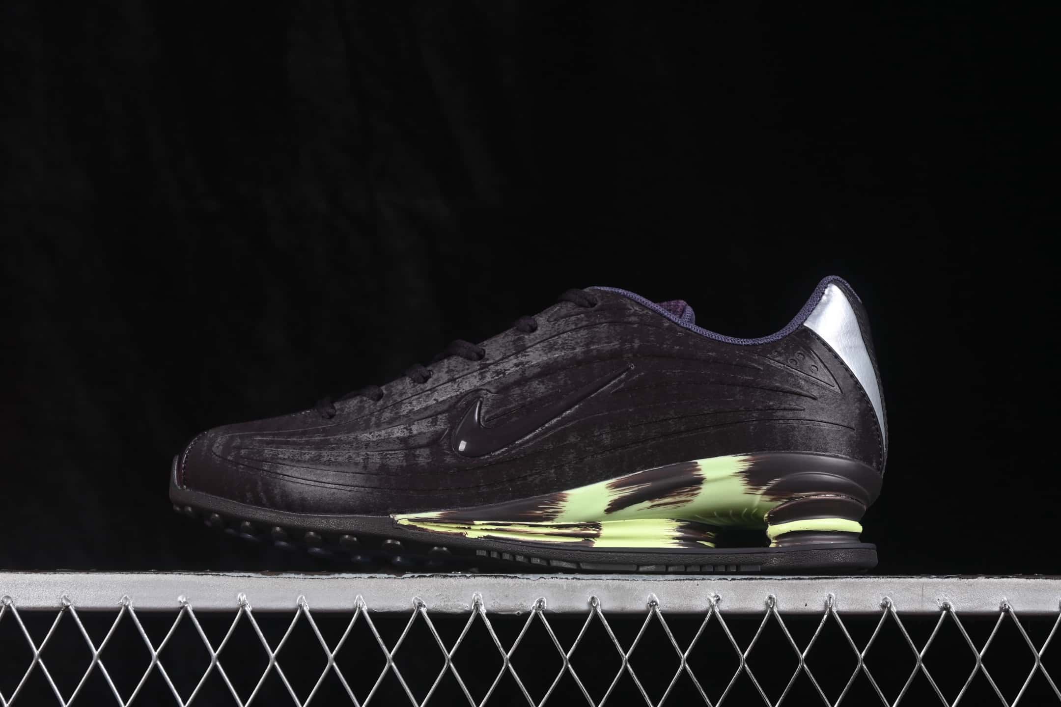 Nike Shox Z Patented Spring Air Column Running Shoes
