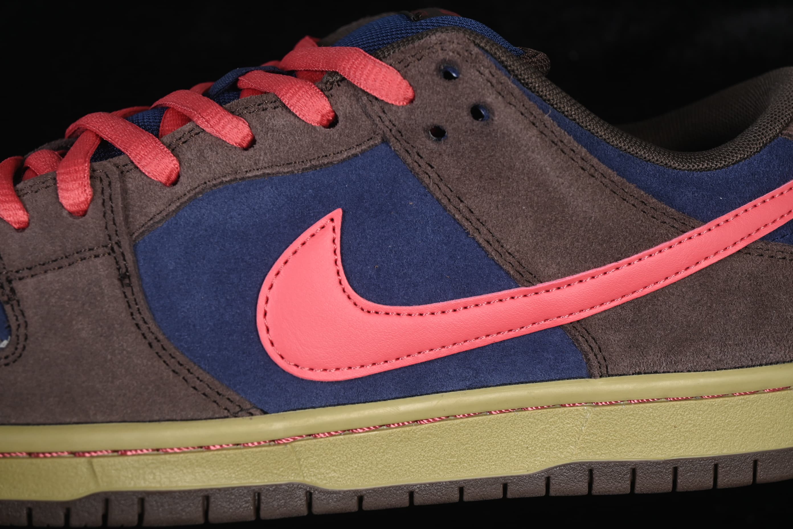 Nike SB Dunk Low Baroque Brown Adobe