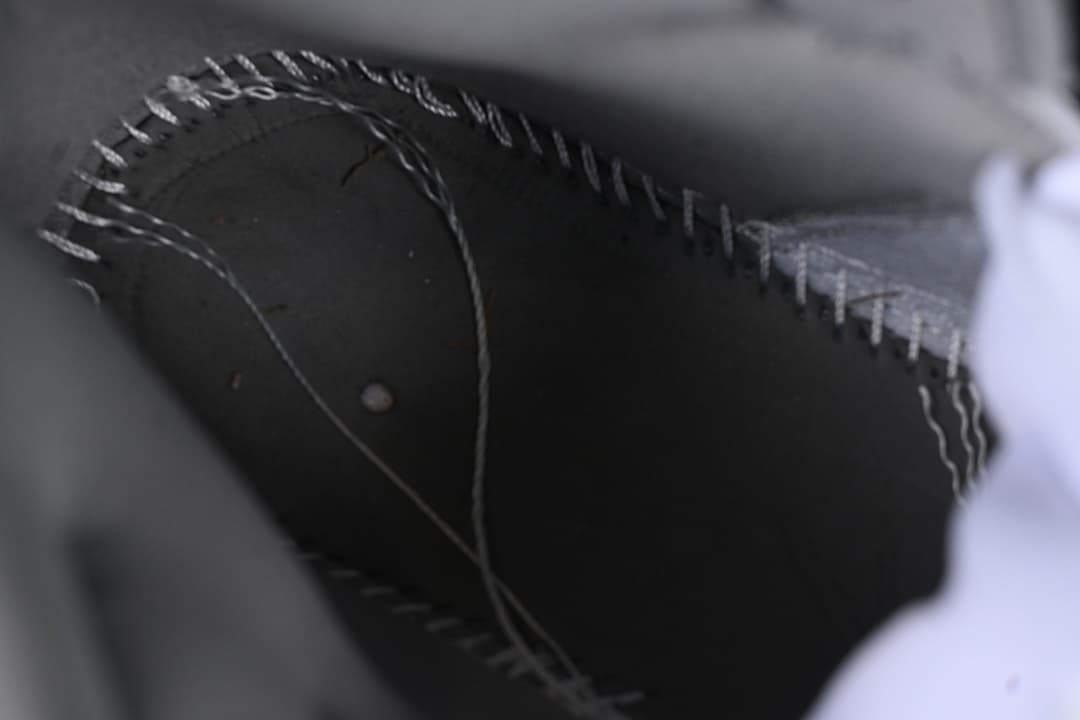 Air Jordan 1 Mid Patent White Grey