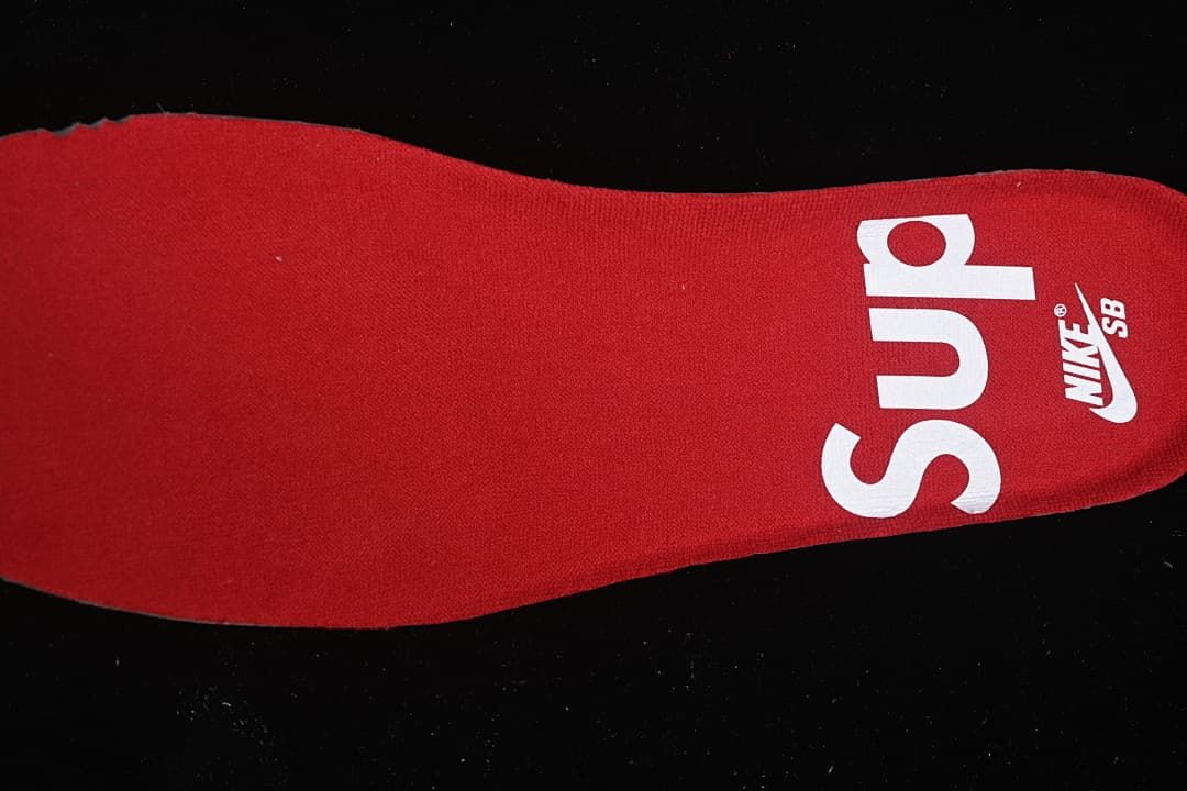 Supreme xSB Dunk Low