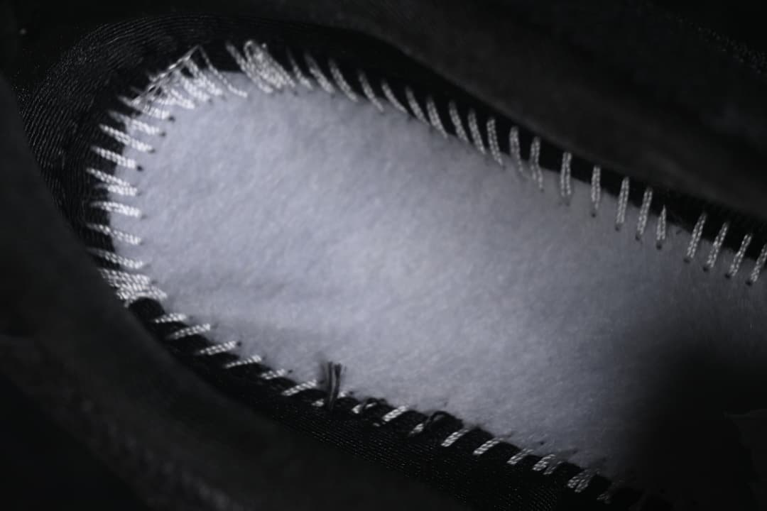 HQ7541-001 08.jpeg Shox Z Patented Spring Air Column Running Shoes