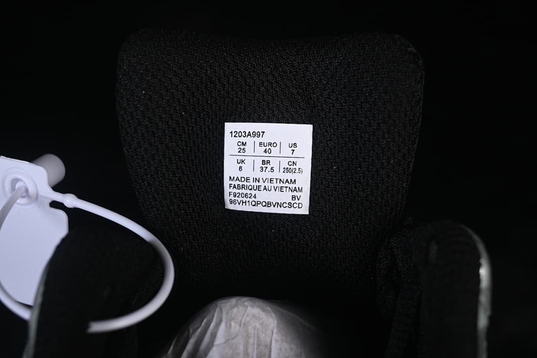 1203A997-001-2 09.jpeg ASICS Gel-1130 Holiday Pack Black Pure Silver