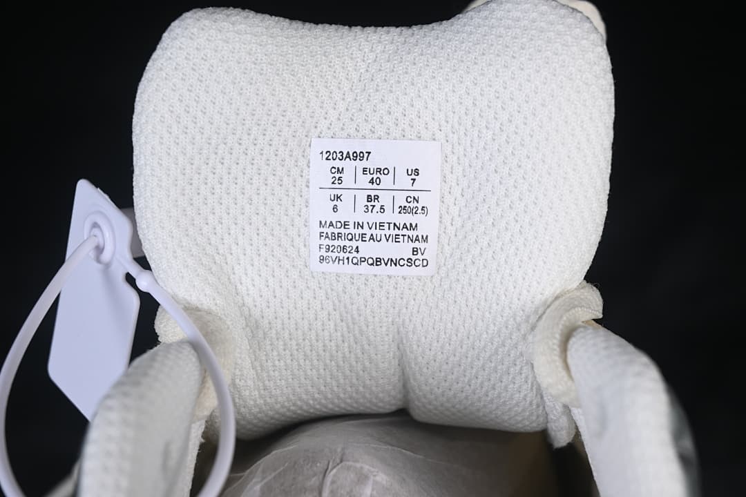1203A997-100-2 09.jpeg ASICS Gel-1130 Holiday Pack White Pure Silver
