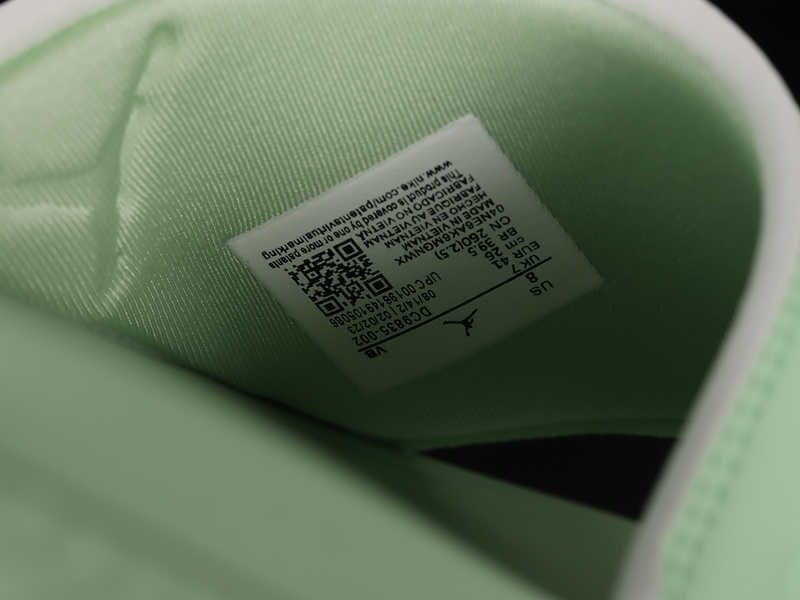 DC9835-002 09.jpeg Air Jordan Play Slides