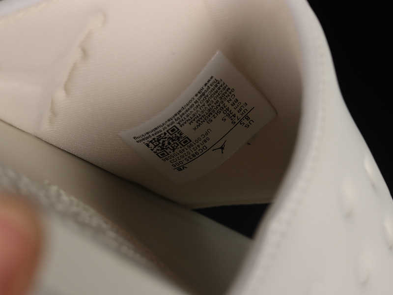 DC9835-006 09.jpeg Air Jordan Play Slides