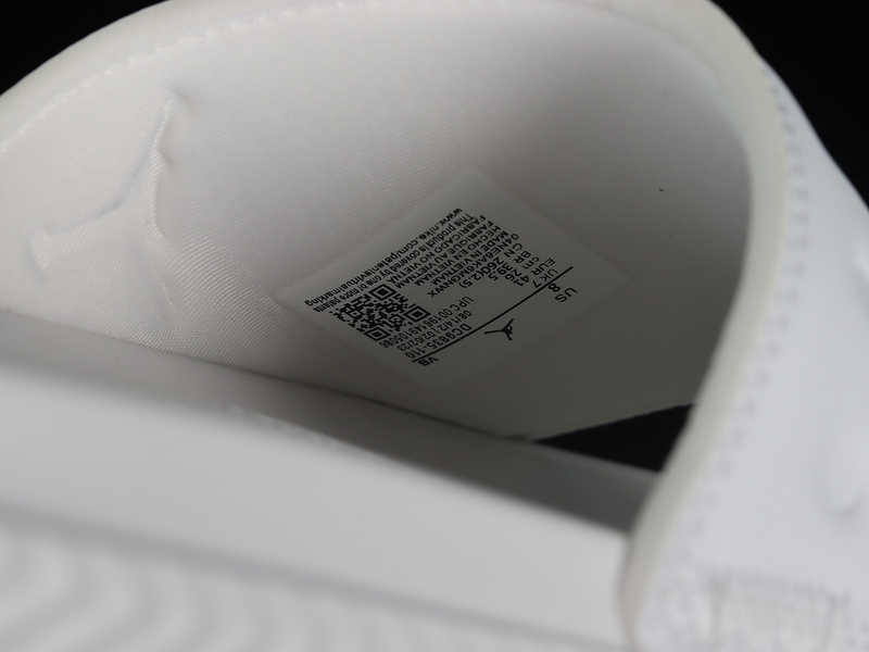 DC9835-110 09.jpeg Air Jordan Play Slides