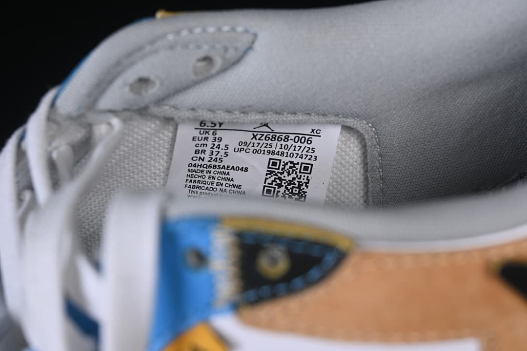 XZ6868-006 09.jpeg Travis Scott x Air Jordan 1 Low OG AJ1 Air Jordan 1 Collaboration Reverse Swoosh