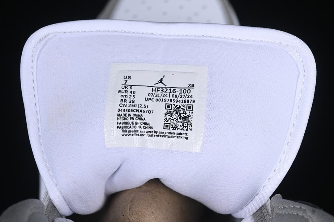 Air Jordan 1 Mid Patent White Grey