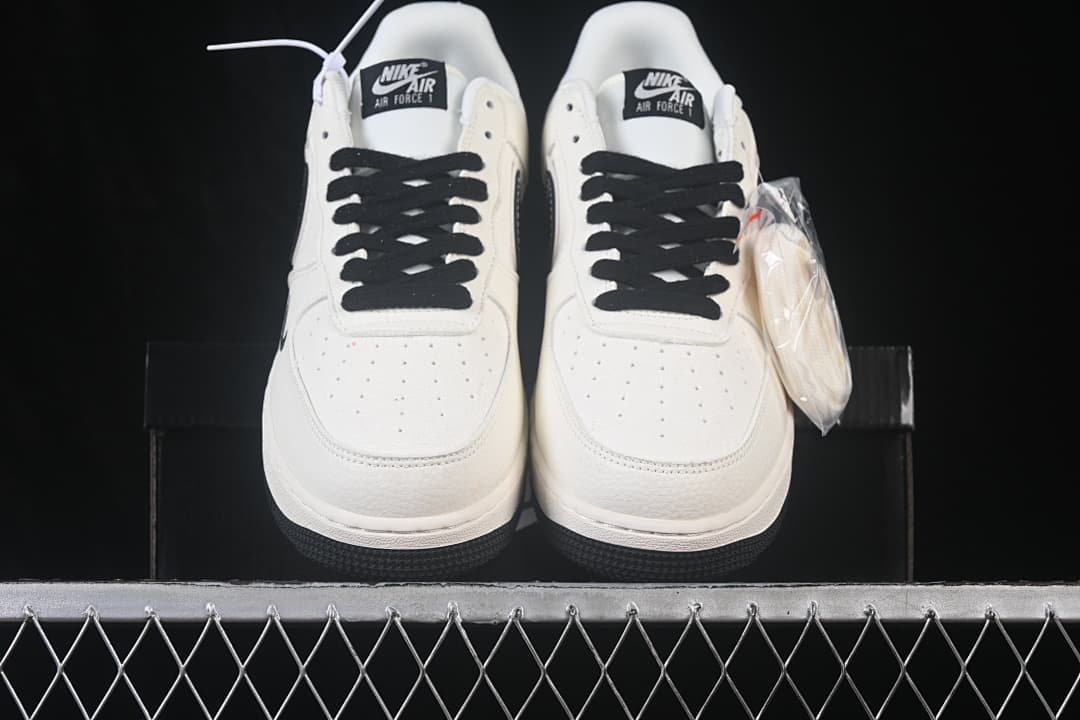 Air Force 1'07 Low Collaboration Casual Skate Shoes