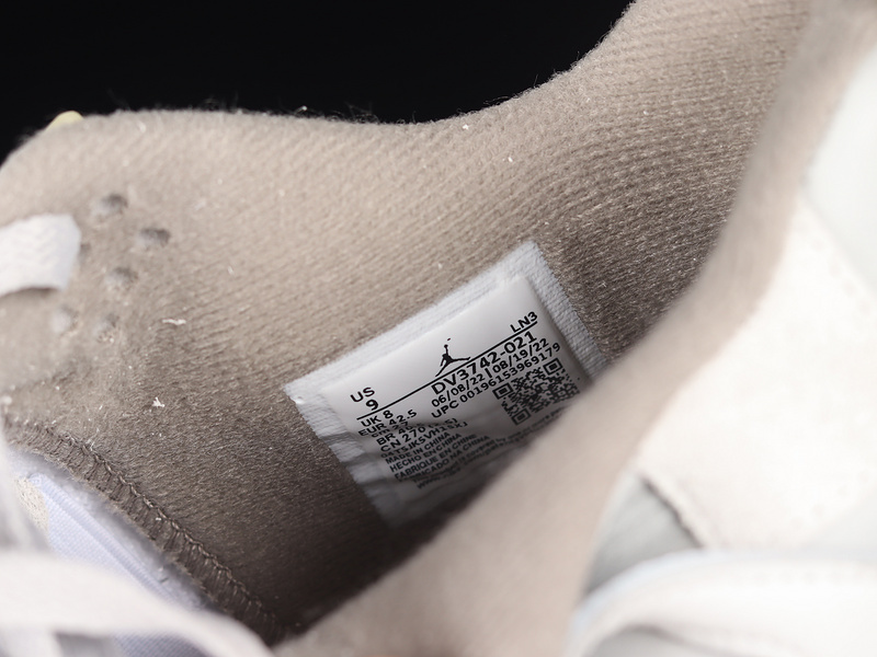 Air Jordan 4 Retro Craft Grey Cement