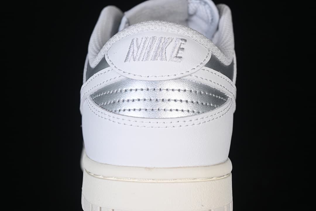 Nike SB Dunk Low White/Silver