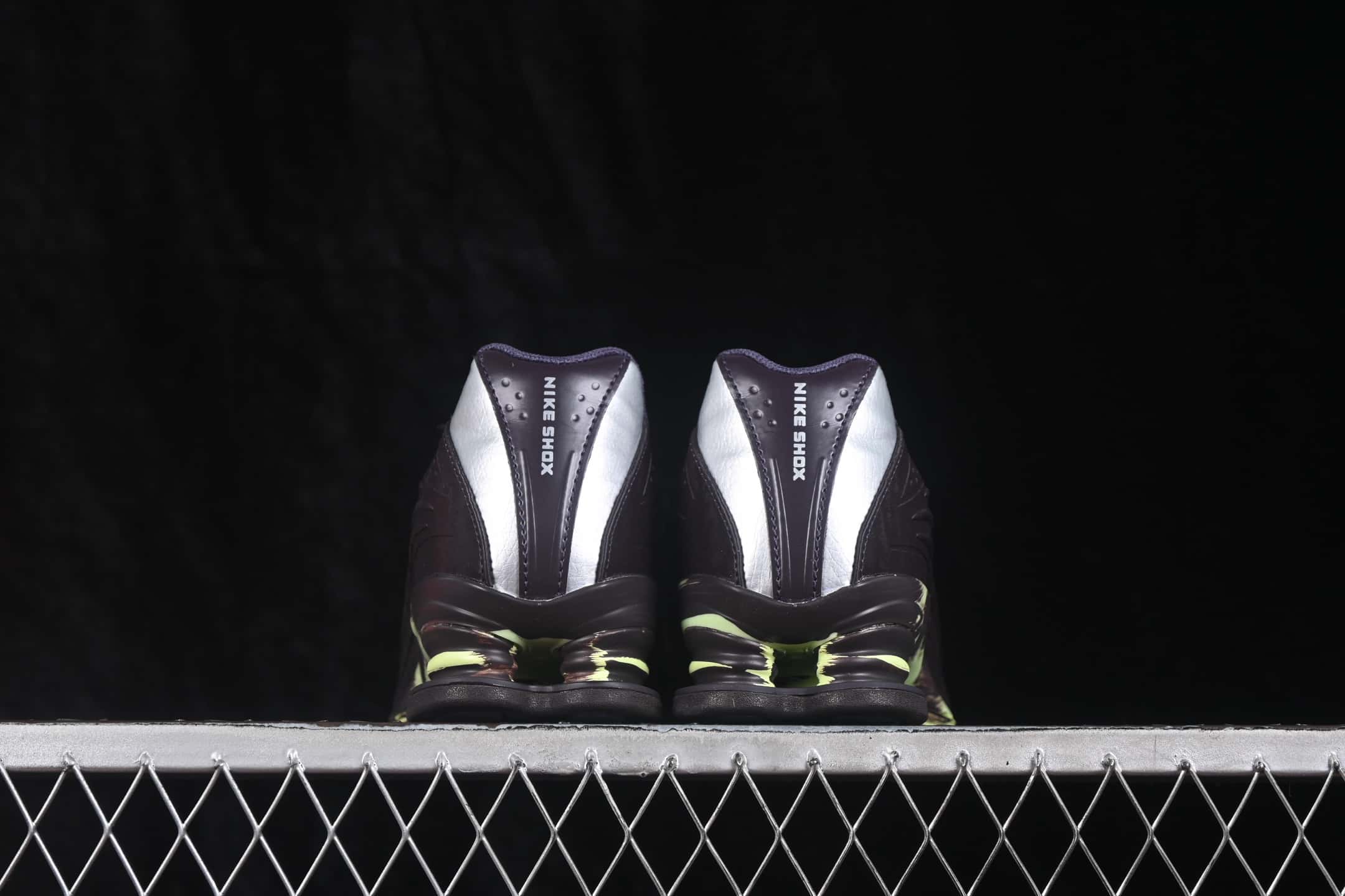 Nike Shox Z Patented Spring Air Column Running Shoes
