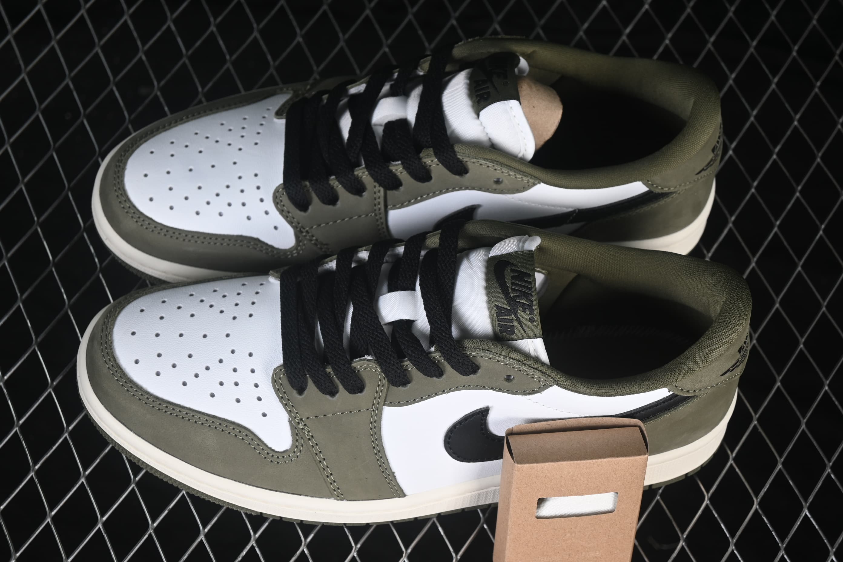Air Jordan 1 Low OG Medium Olive