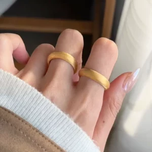 Vintage Gold-Tone Velvet Finish Ring for Women, Simple Elegant Fashion Jewelry