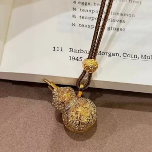 Gold-Tone Hulu Gourd Pendant Necklace for Women, Fashion Layering Jewelry