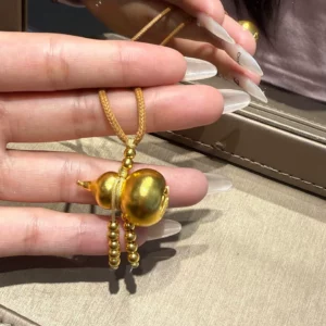 Gold-Tone Hulu Gourd Pendant Necklace for Women, New Chinese Style