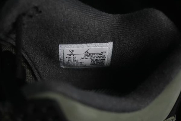 Undefeated x Air Jordan 4 OG AJ4 Olive Suede