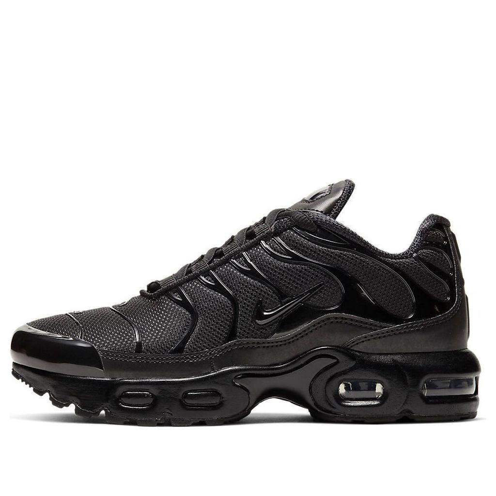 main-square_0b2bdfe5-1dee-4f35-af23-3676bb9ae48c.jpg Nike Air Max Plus Black
