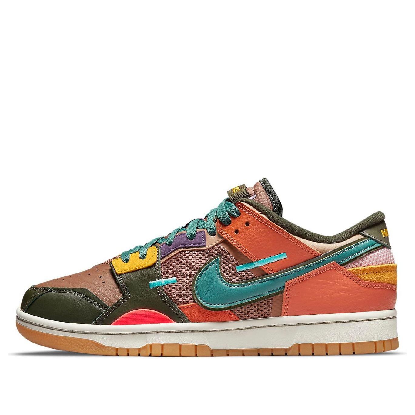 main-square_234caab2-505d-4d1d-9529-3f625f787acc.jpg Nike Dunk Low Scrap