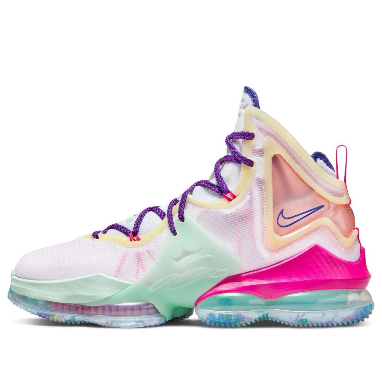 main-square_46e6b002-dffc-4538-a743-570c6eabf93d.jpg Nike LeBron 19 EP Valentines Day