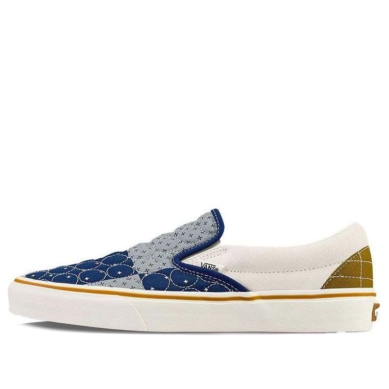 main-square_97fce1bf-43a8-4af5-a695-4c8c6cb2c521.jpg Vans Classic Slip-On Quilted Bandana