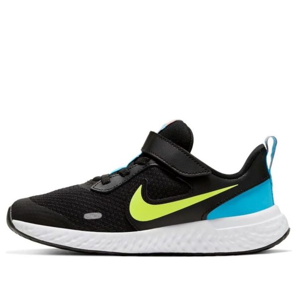 Nike Revolution 5