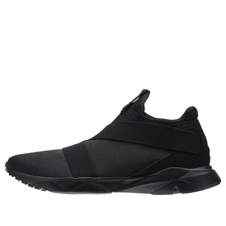 main-square_edee36c5-e4e9-48ba-988e-c06a36fbbc66.jpg Diadora Supreme Strap Triple Black